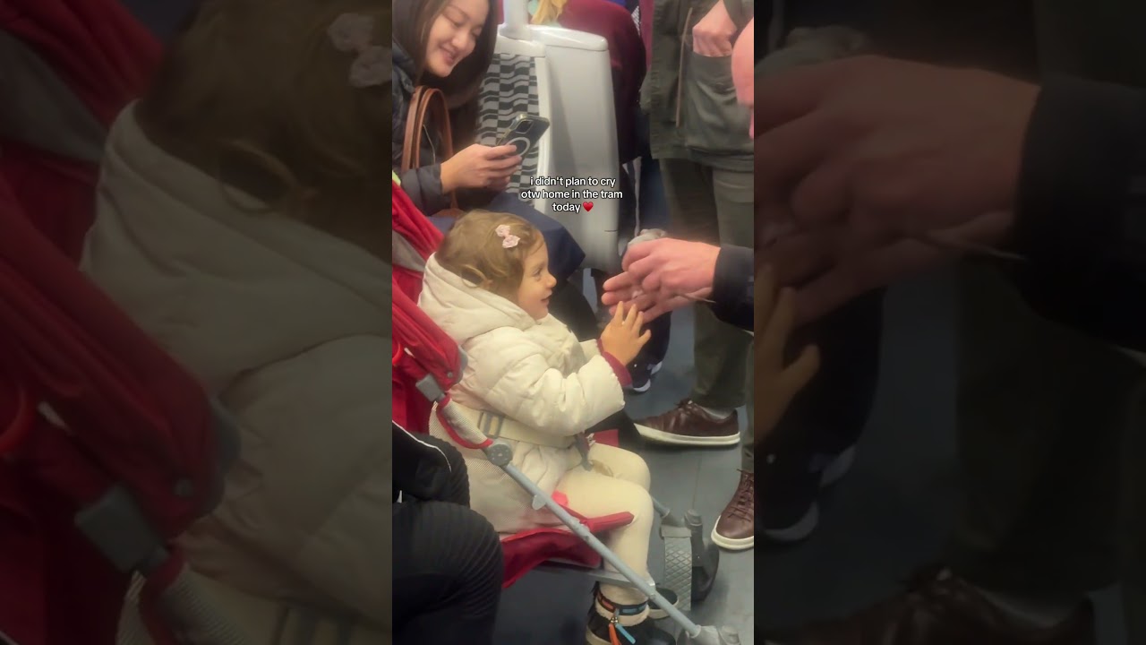 Sweet Moment Little Girl Meets Rat On Amsterdam Subway ππ